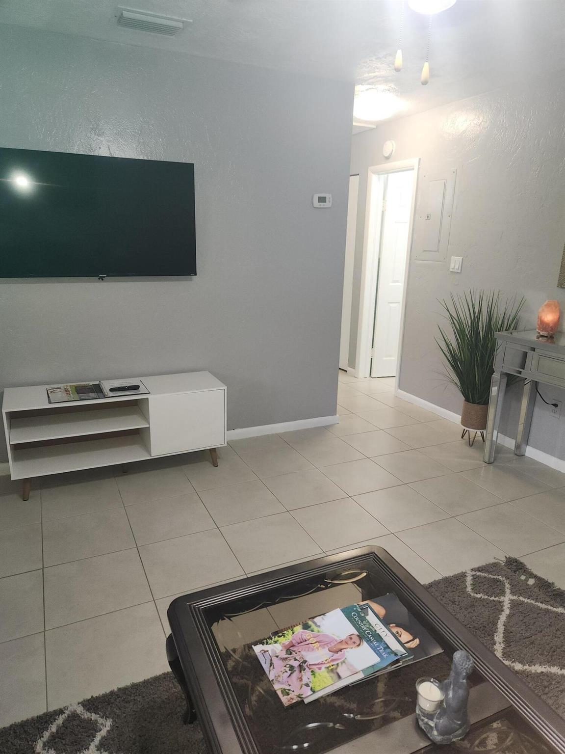 BUNKER HILL ADD 2 TO WPB - Residential Lease