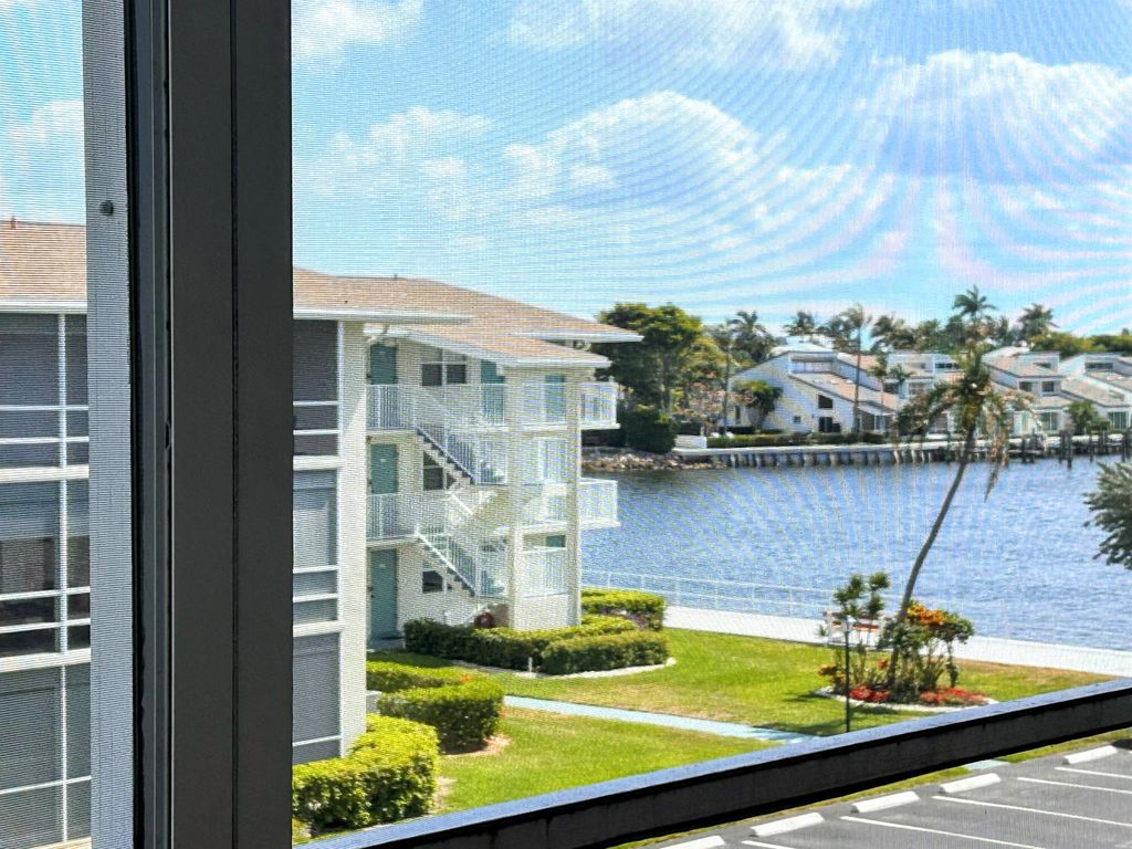 Photo of 450 Horizons E #305, Boynton Beach, FL 33435 (MLS # R11087215)