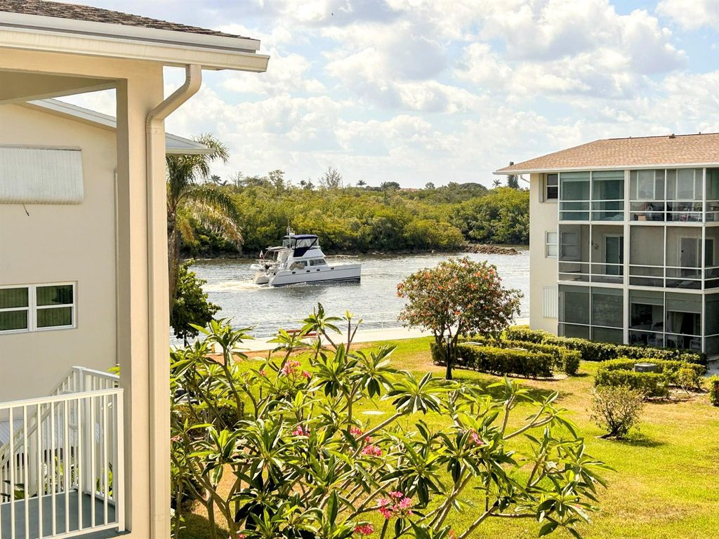 Photo of 450 Horizons E #305, Boynton Beach, FL 33435 (MLS # R11087215)