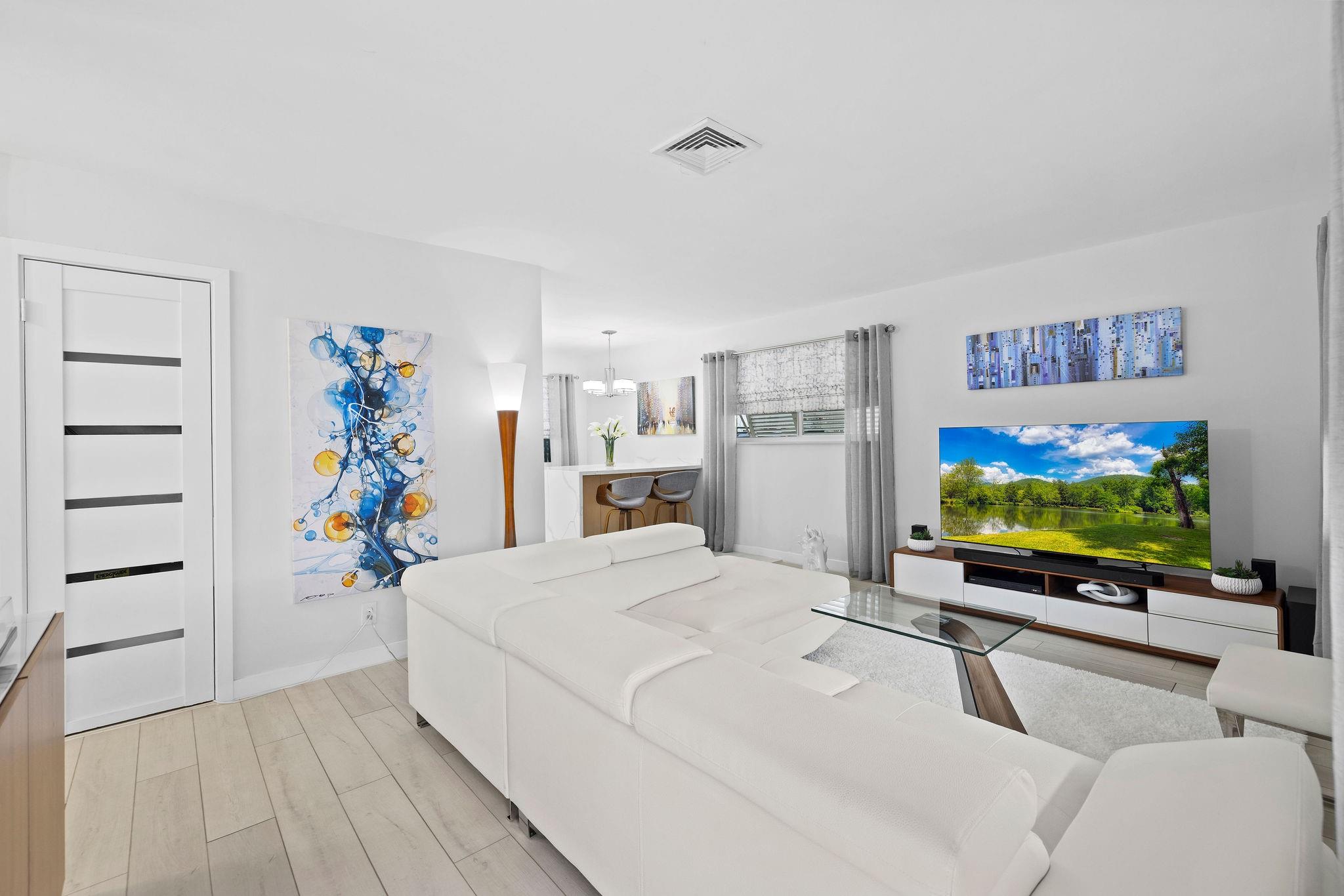 View photos, virtual tours, details... 2439 Polk St 10