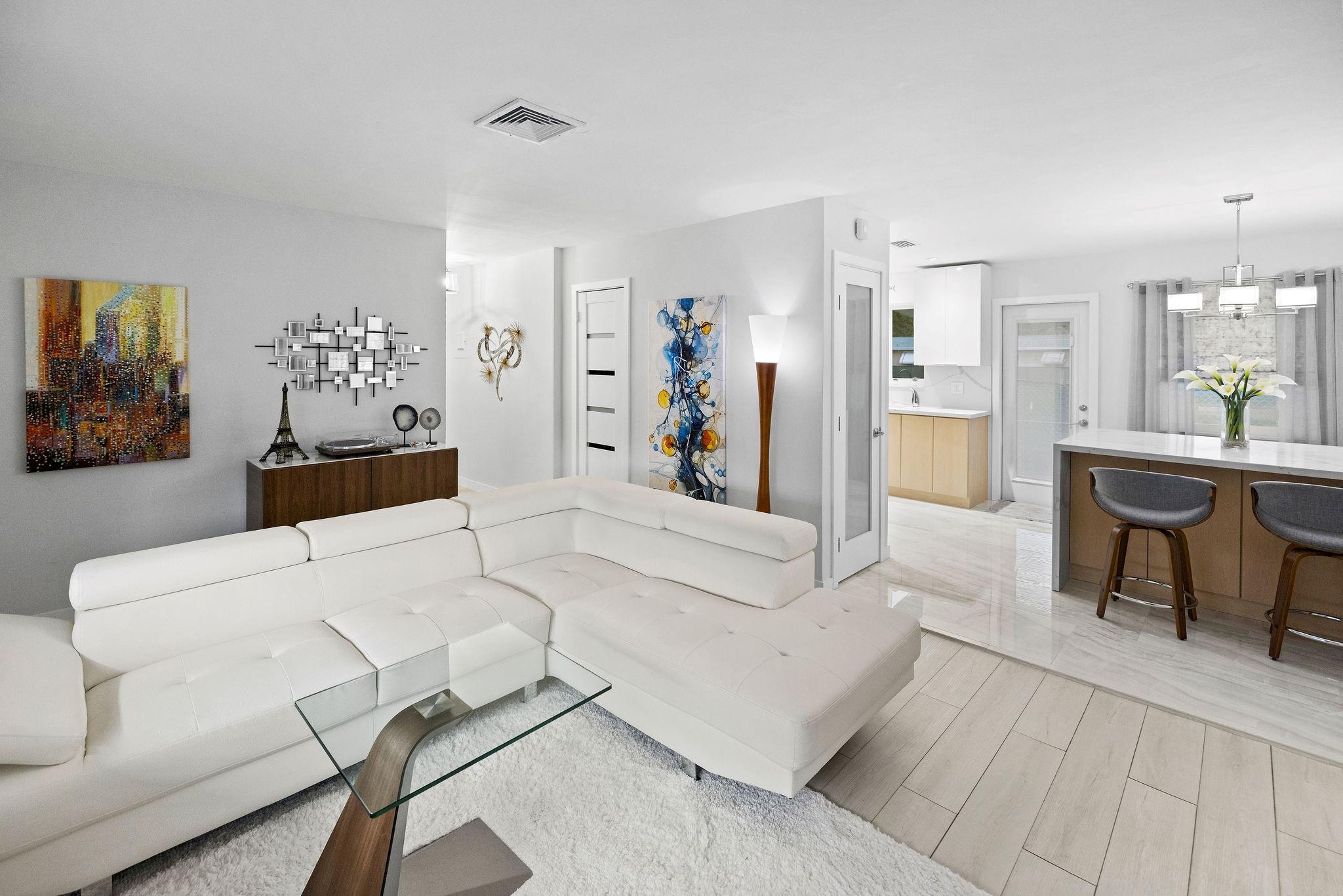 View photos, virtual tours, details... 2439 Polk St 10