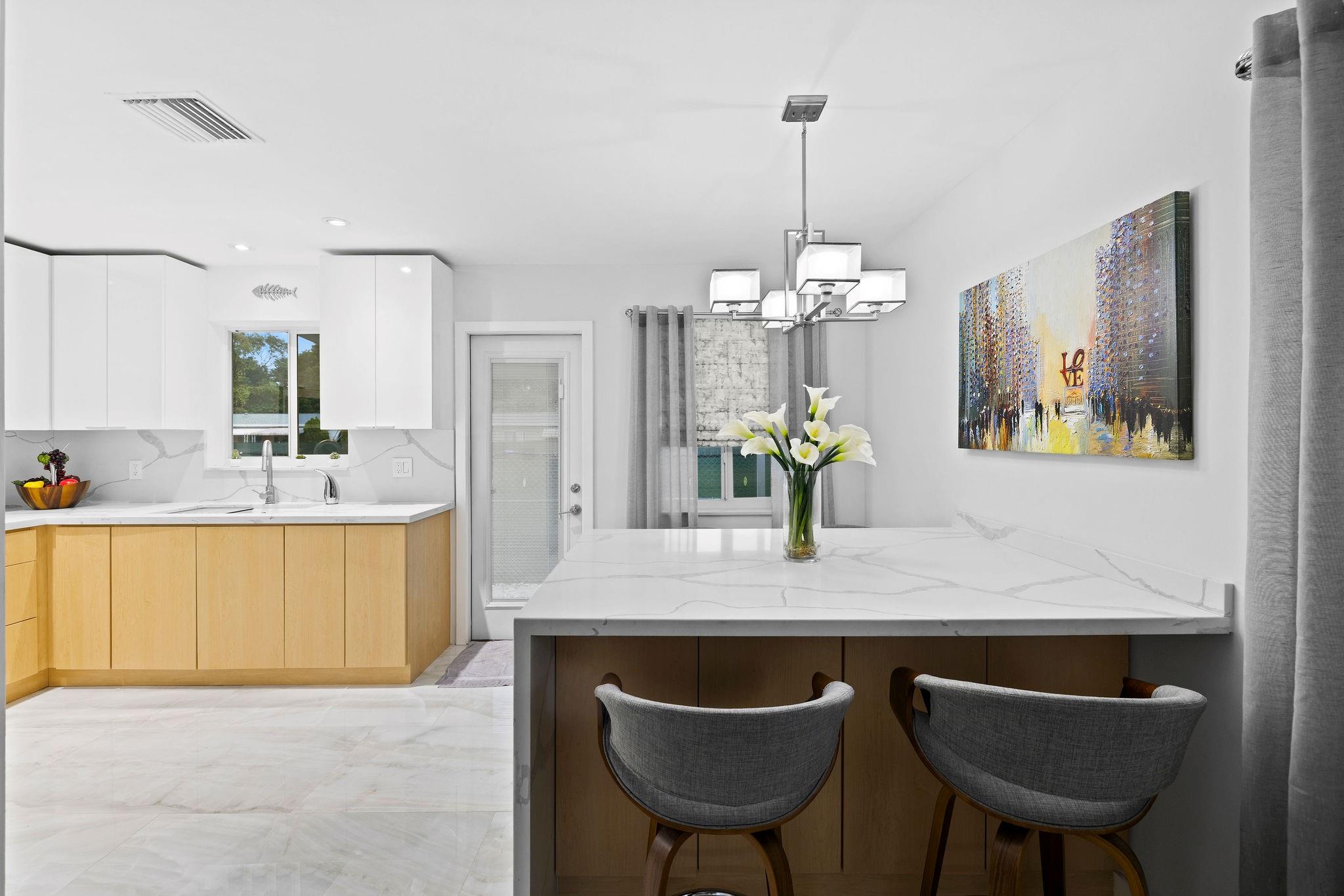 View photos, virtual tours, details... 2439 Polk St 10