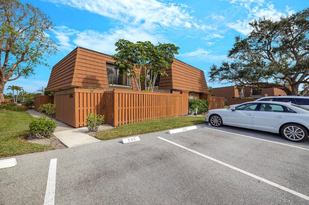 Photo of 3900 County Line Road #23c, Jupiter, FL 33469 (MLS # R10952210)