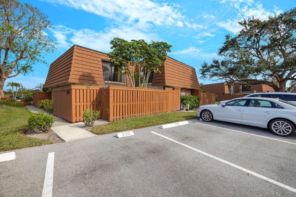 Photo of 3900 County Line Road #23c, Jupiter, FL 33469 (MLS # R10952210)