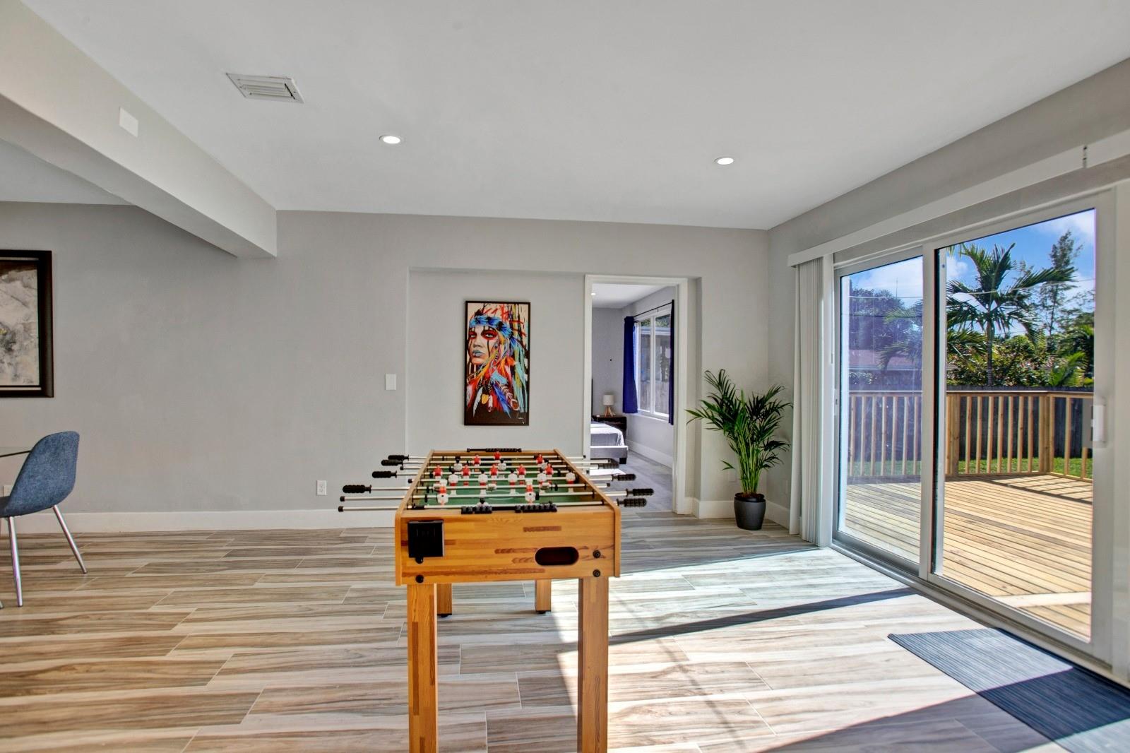 HOLLYWOOD LITTLE RANCHES - Residential Lease