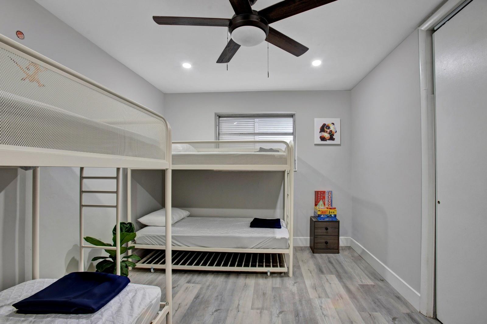 HOLLYWOOD LITTLE RANCHES - Residential Lease