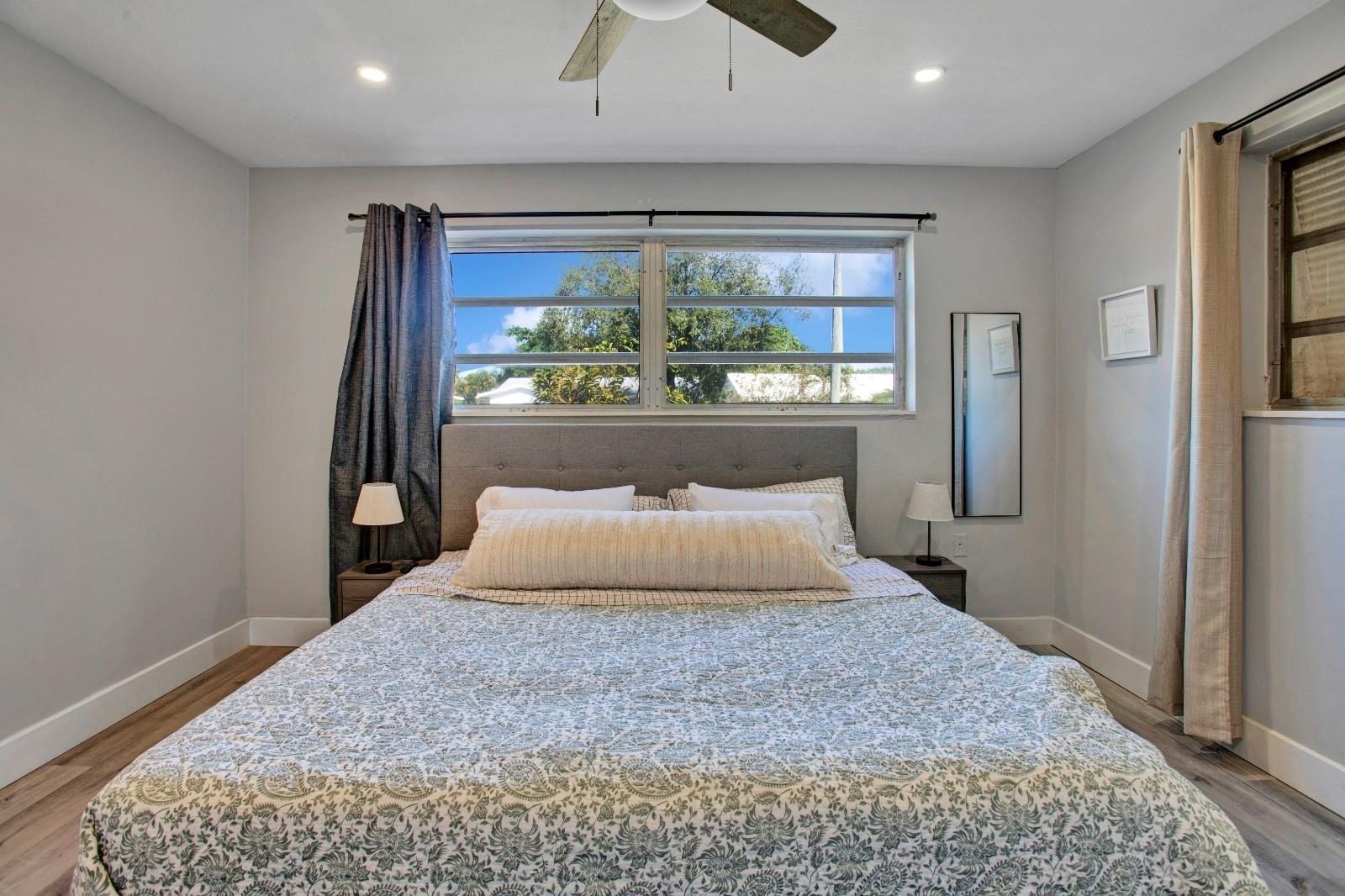 HOLLYWOOD LITTLE RANCHES - Residential Lease