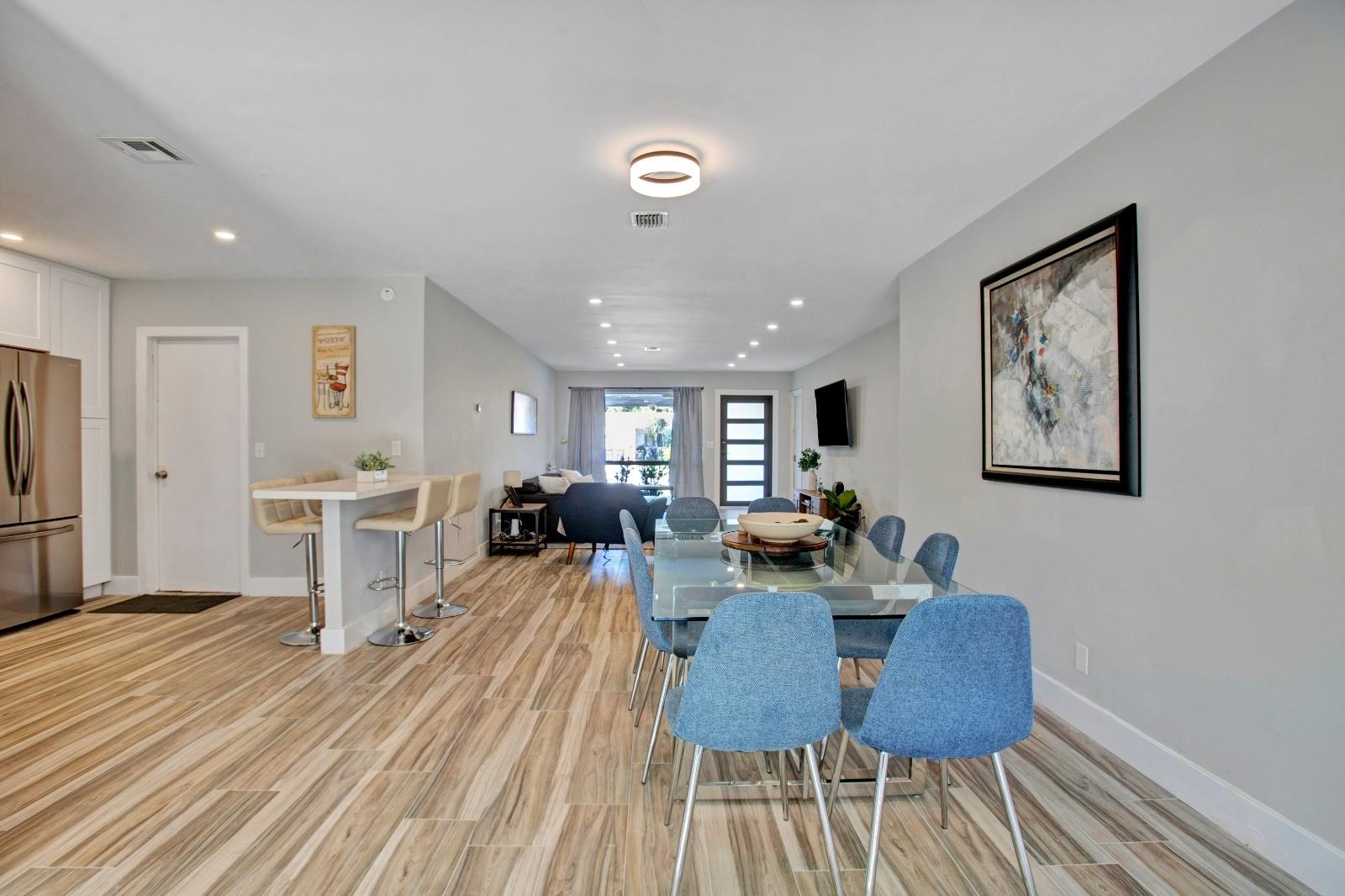 HOLLYWOOD LITTLE RANCHES - Residential Lease