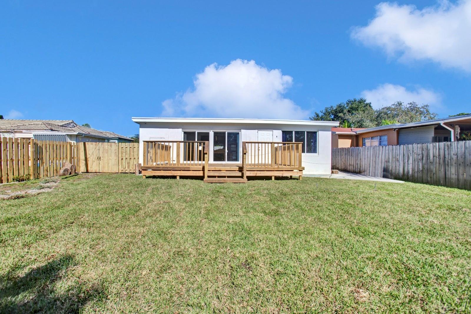 HOLLYWOOD LITTLE RANCHES - Residential Lease