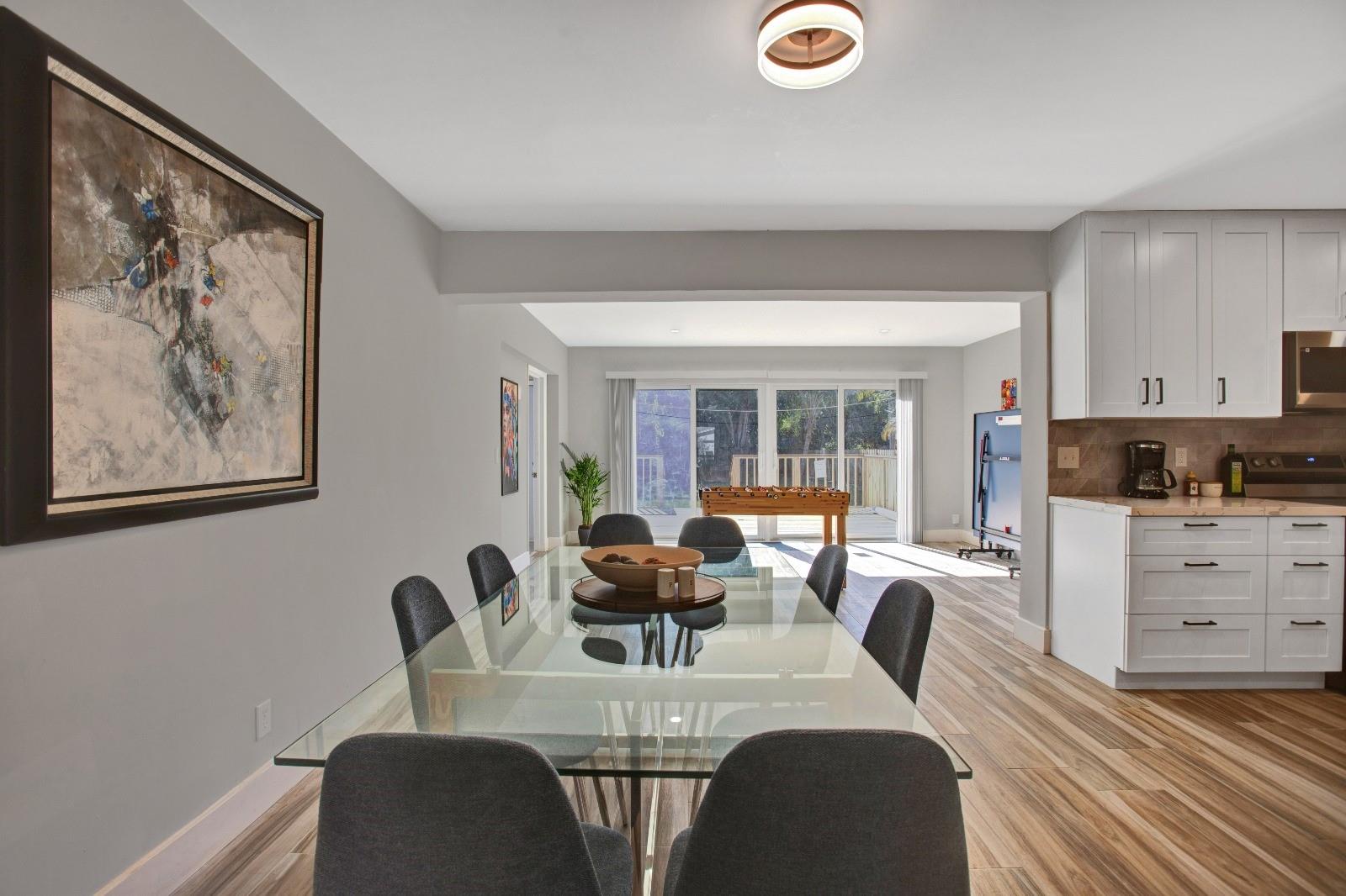 HOLLYWOOD LITTLE RANCHES - Residential Lease