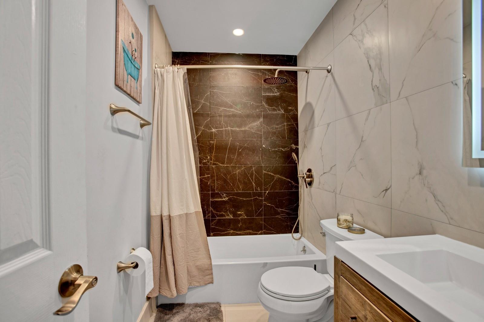 HOLLYWOOD LITTLE RANCHES - Residential Lease