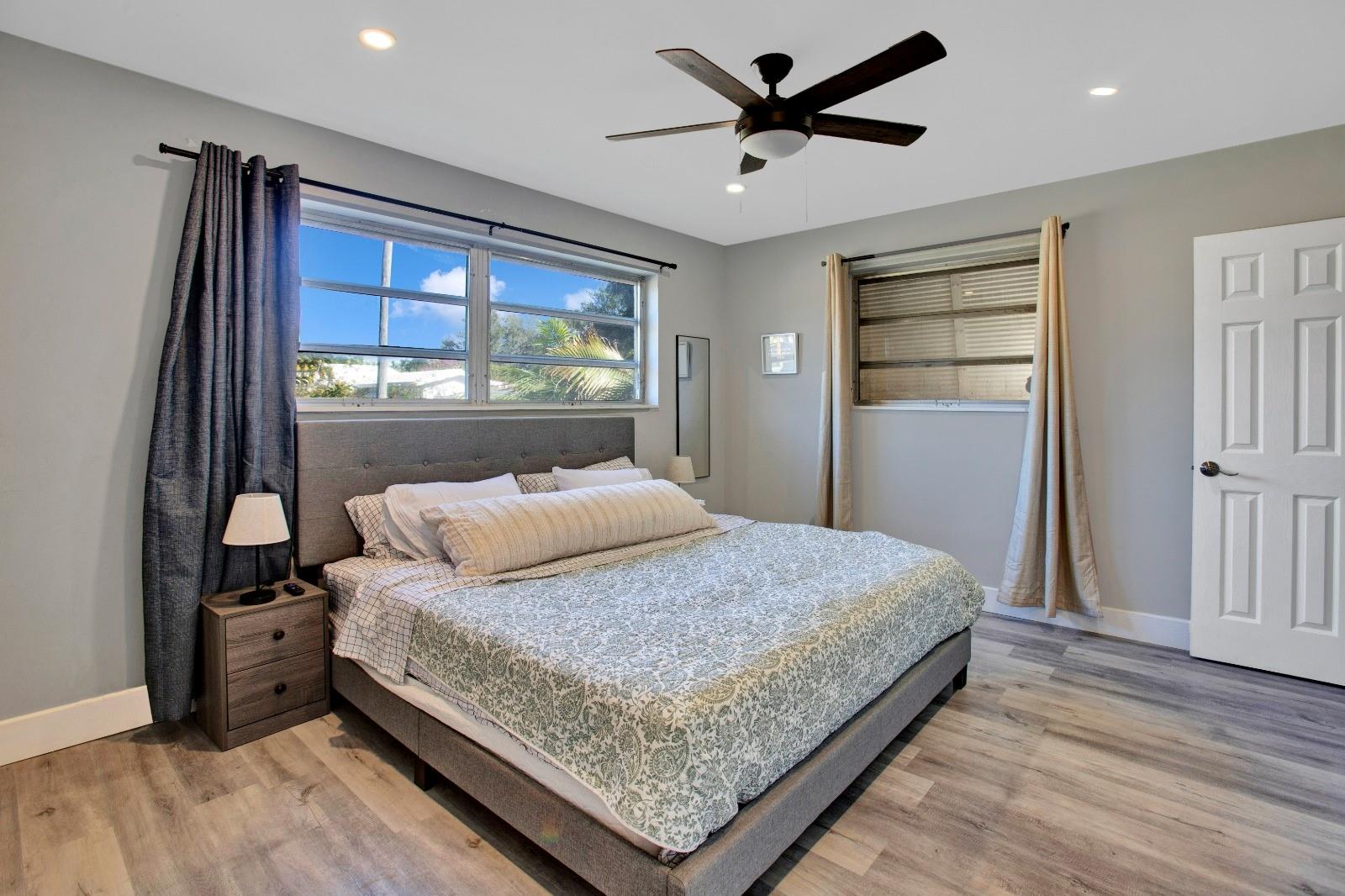 HOLLYWOOD LITTLE RANCHES - Residential Lease