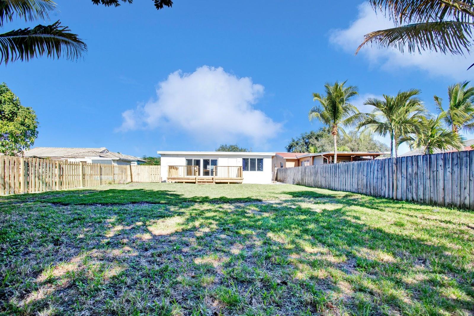 HOLLYWOOD LITTLE RANCHES - Residential Lease