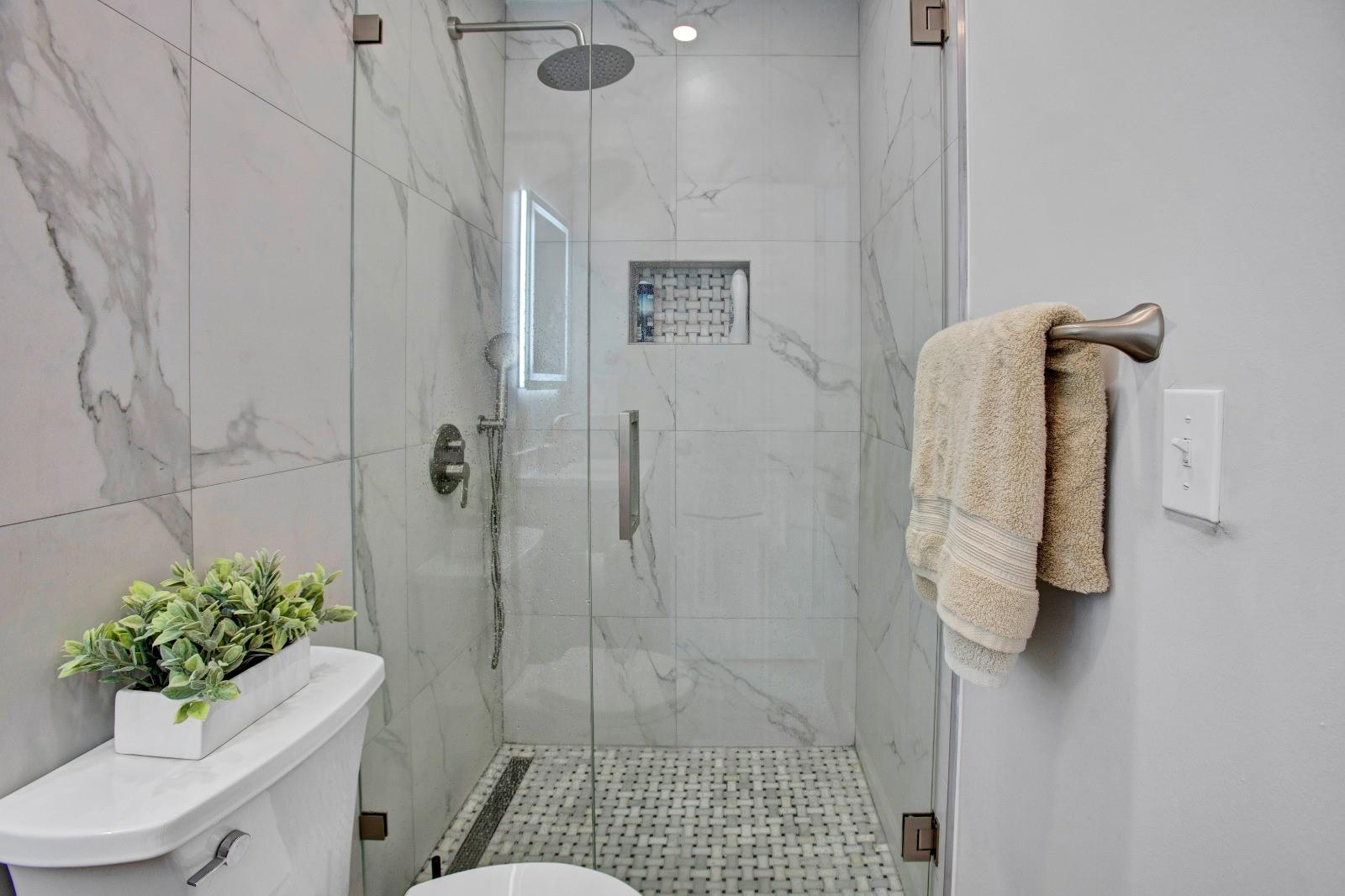 HOLLYWOOD LITTLE RANCHES - Residential Lease