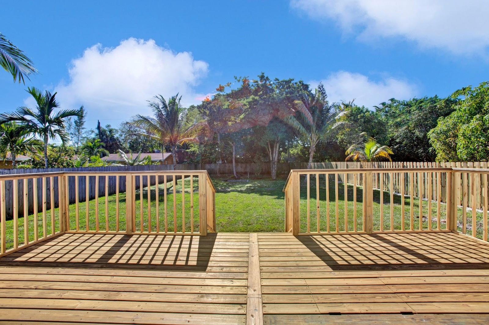 HOLLYWOOD LITTLE RANCHES - Residential Lease