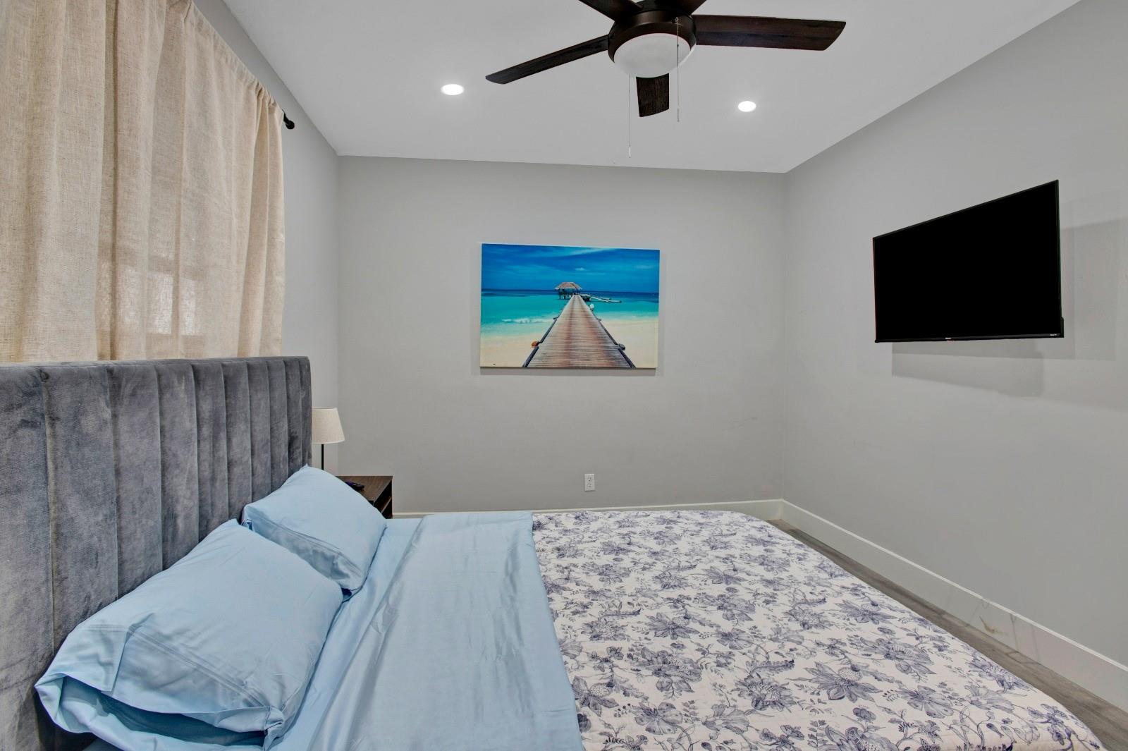 HOLLYWOOD LITTLE RANCHES - Residential Lease