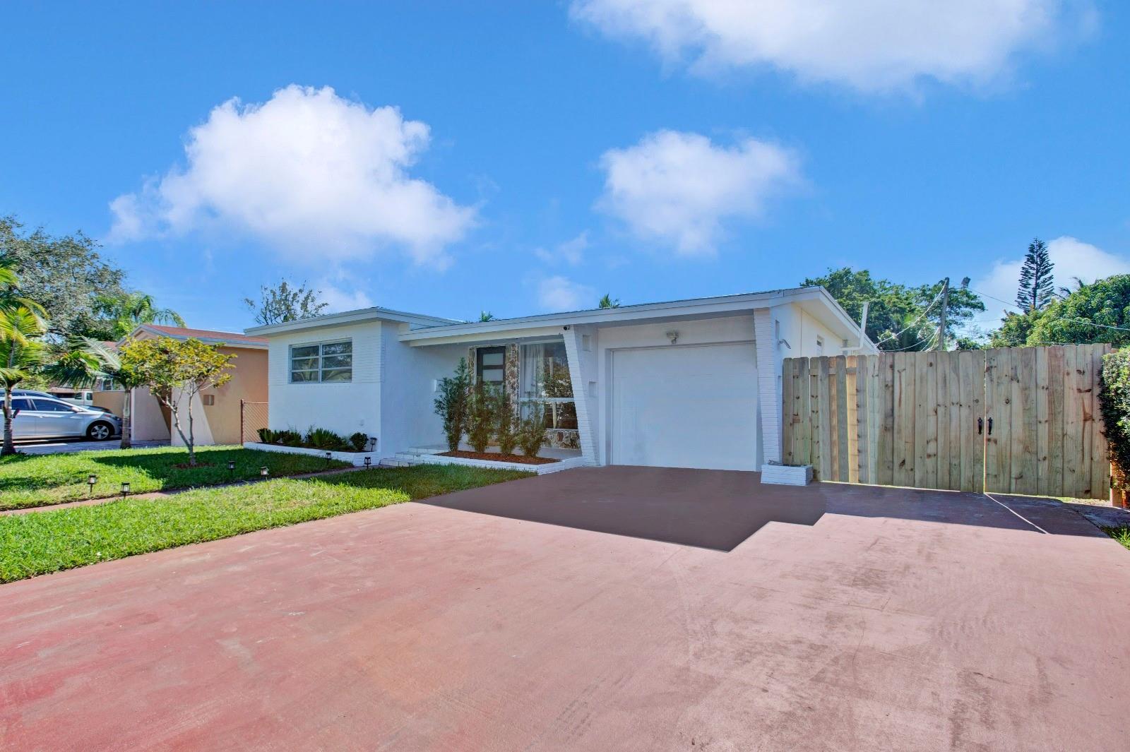 HOLLYWOOD LITTLE RANCHES - Residential Lease