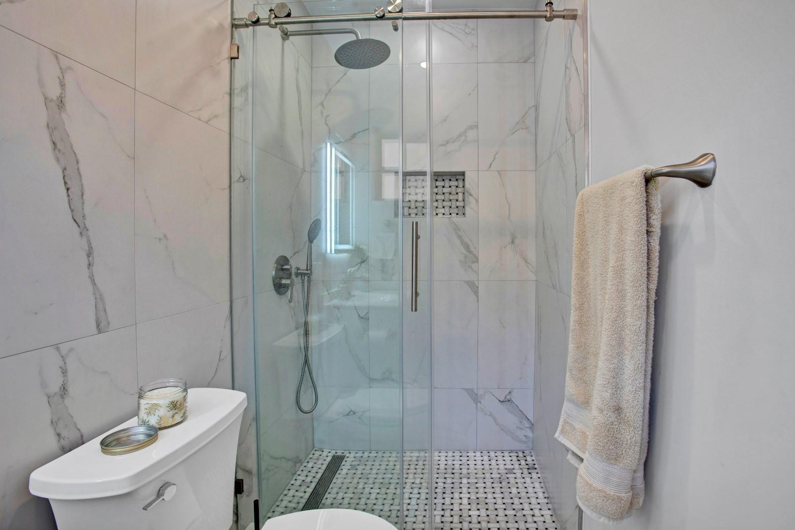 HOLLYWOOD LITTLE RANCHES - Residential Lease