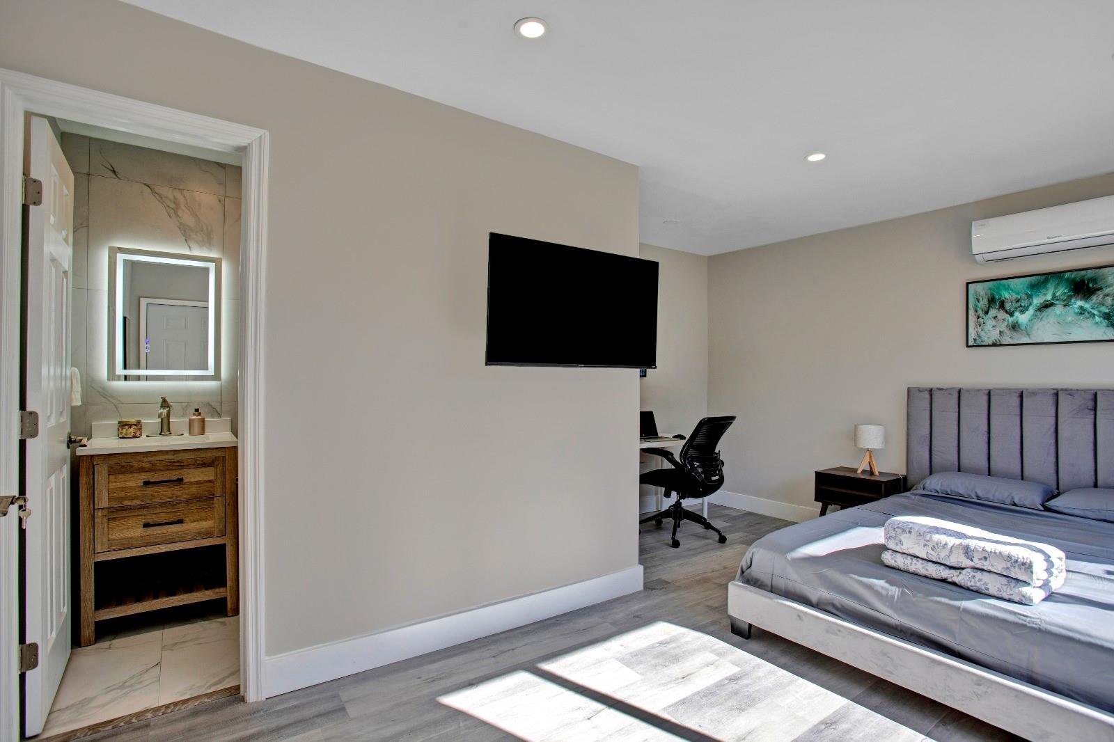 HOLLYWOOD LITTLE RANCHES - Residential Lease