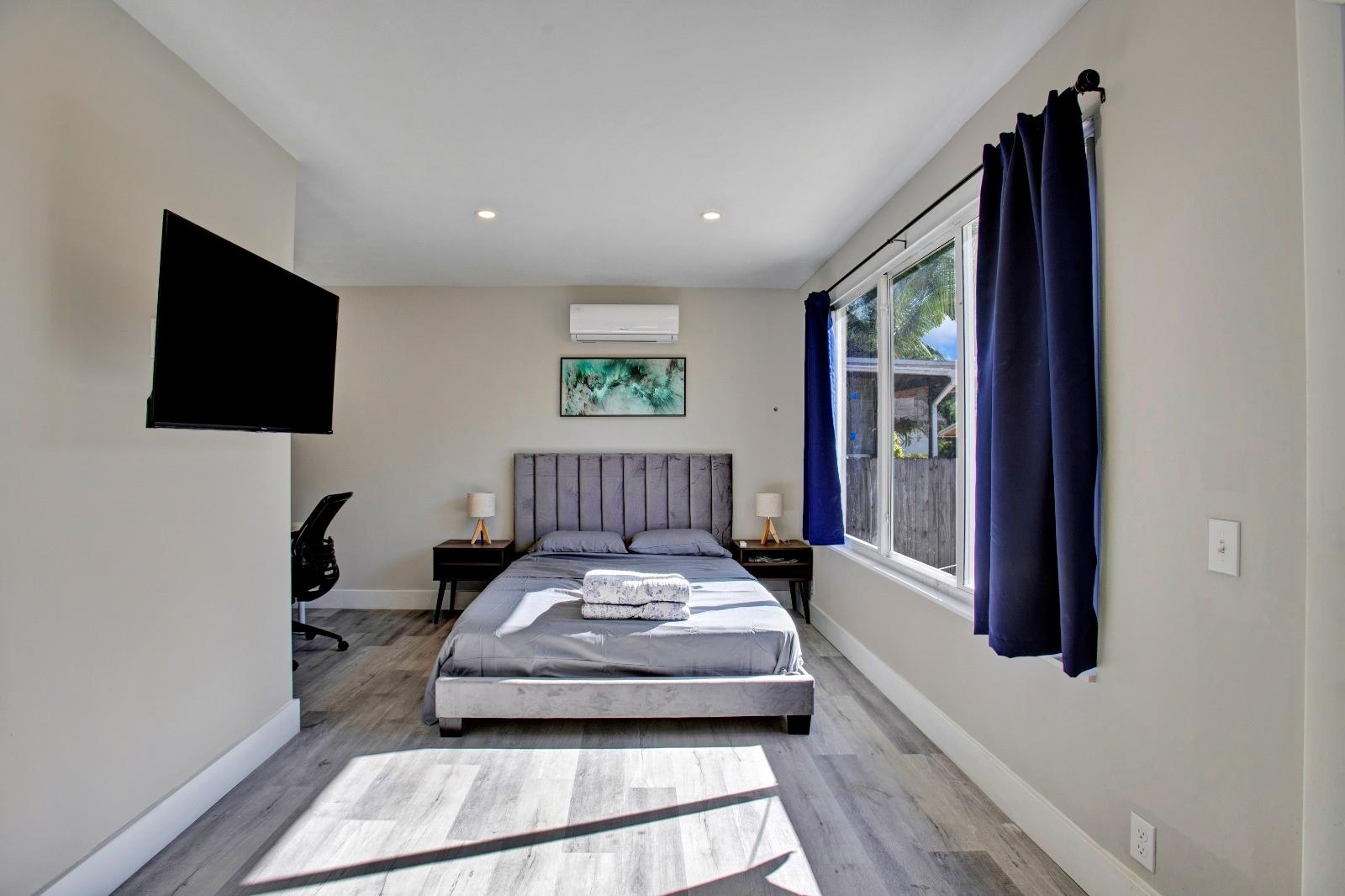 HOLLYWOOD LITTLE RANCHES - Residential Lease