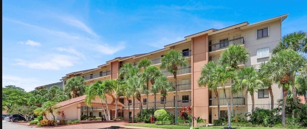 Photo of 701 SEAFARER Circle #105, Jupiter, FL 33477 (MLS # B26082936)