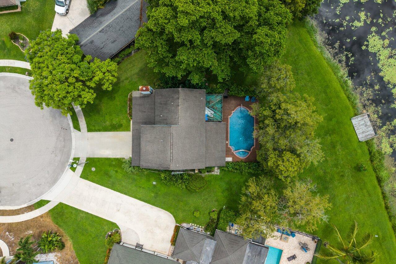 1726 TREEHAVEN Court