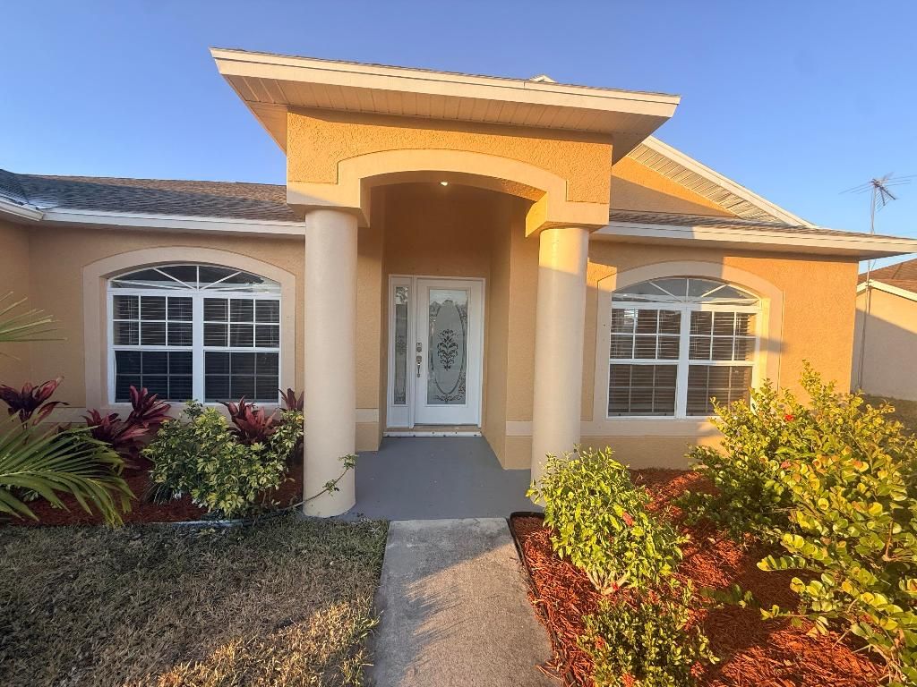 Photo of 685 SW Hoffenberg Ave, Port Saint Lucie, FL 34953 (MLS # R11152598)