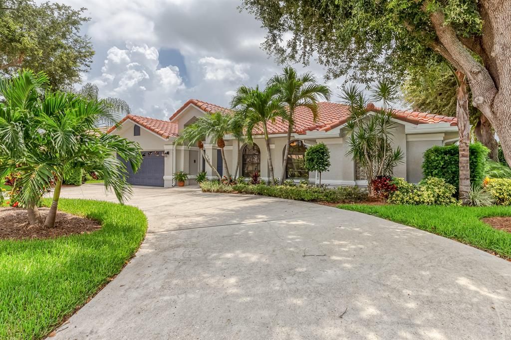 Photo of 1204 SW Live Oak Cove, Port Saint Lucie, FL 34953 (MLS # R10726794)