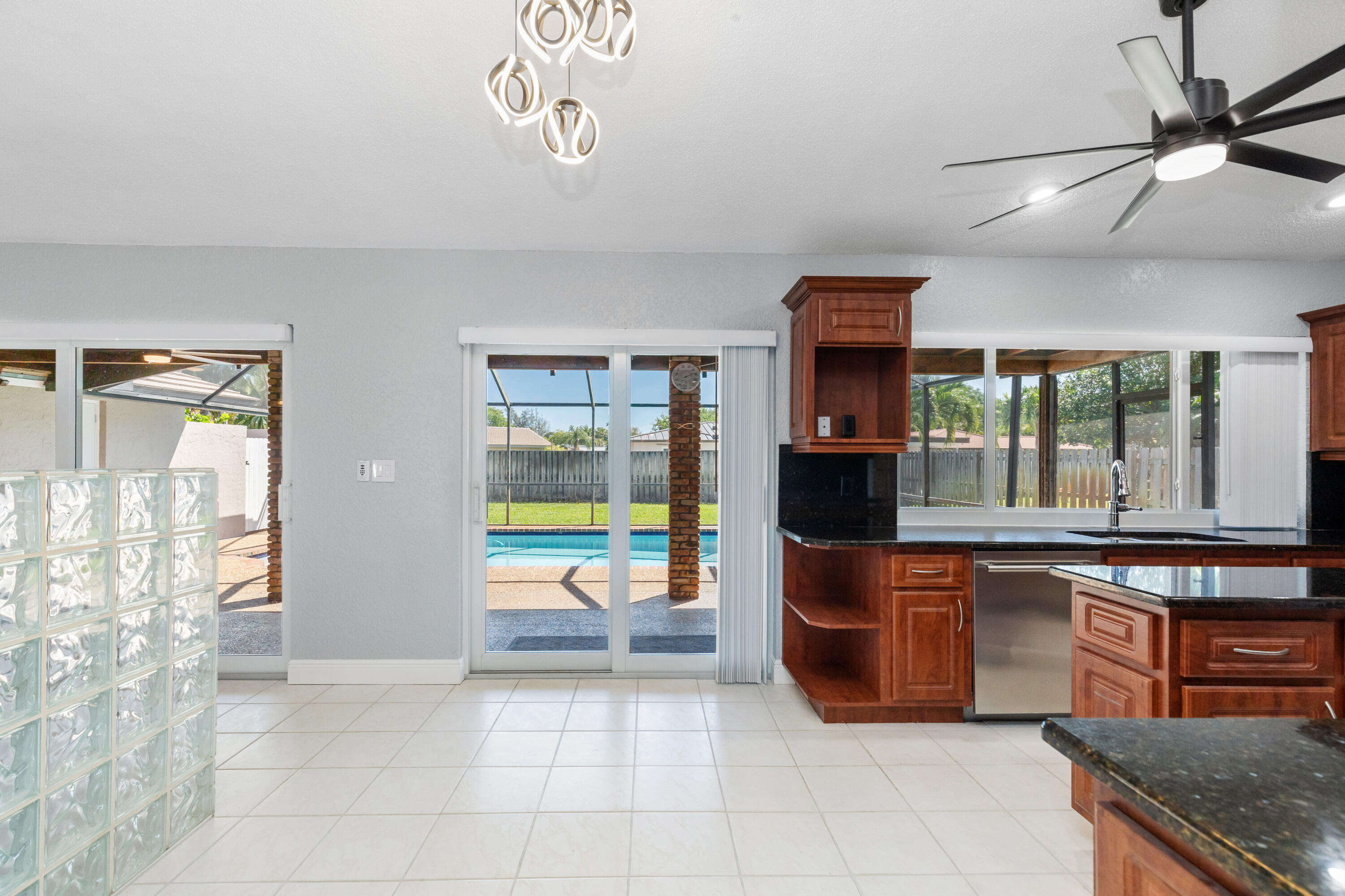 SHADOW WOOD - Residential