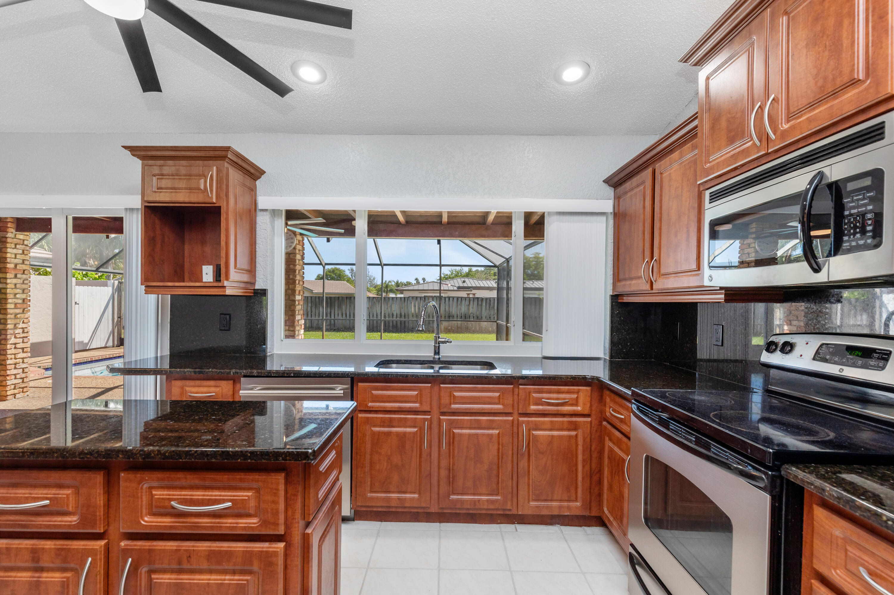 SHADOW WOOD - Residential