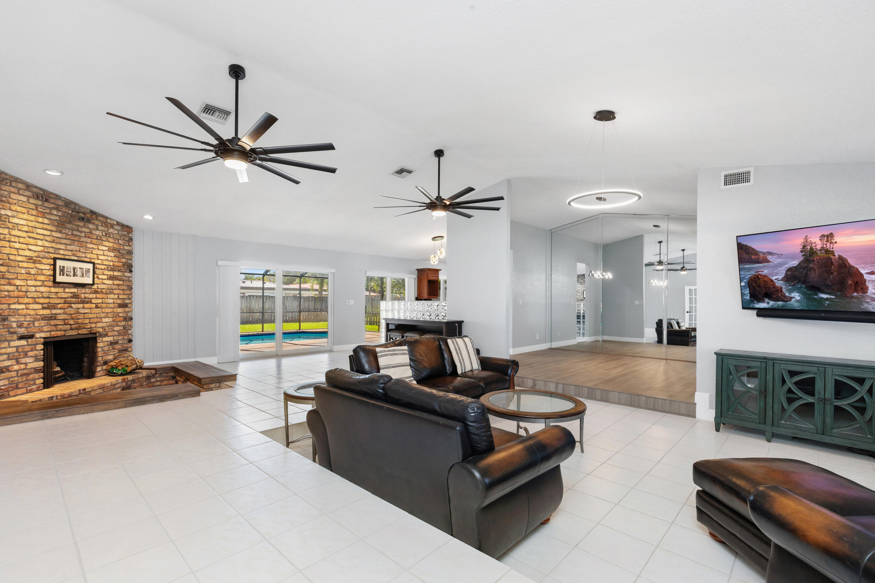 SHADOW WOOD - Residential