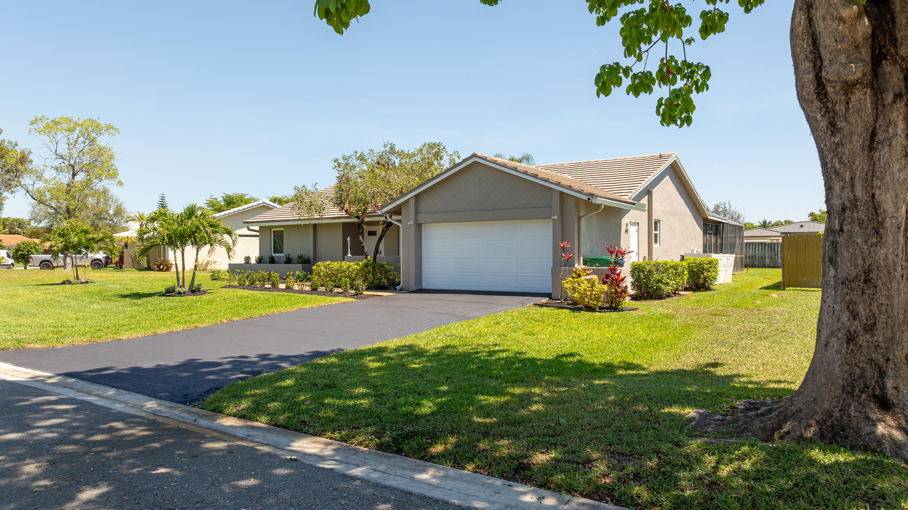 SHADOW WOOD - Residential