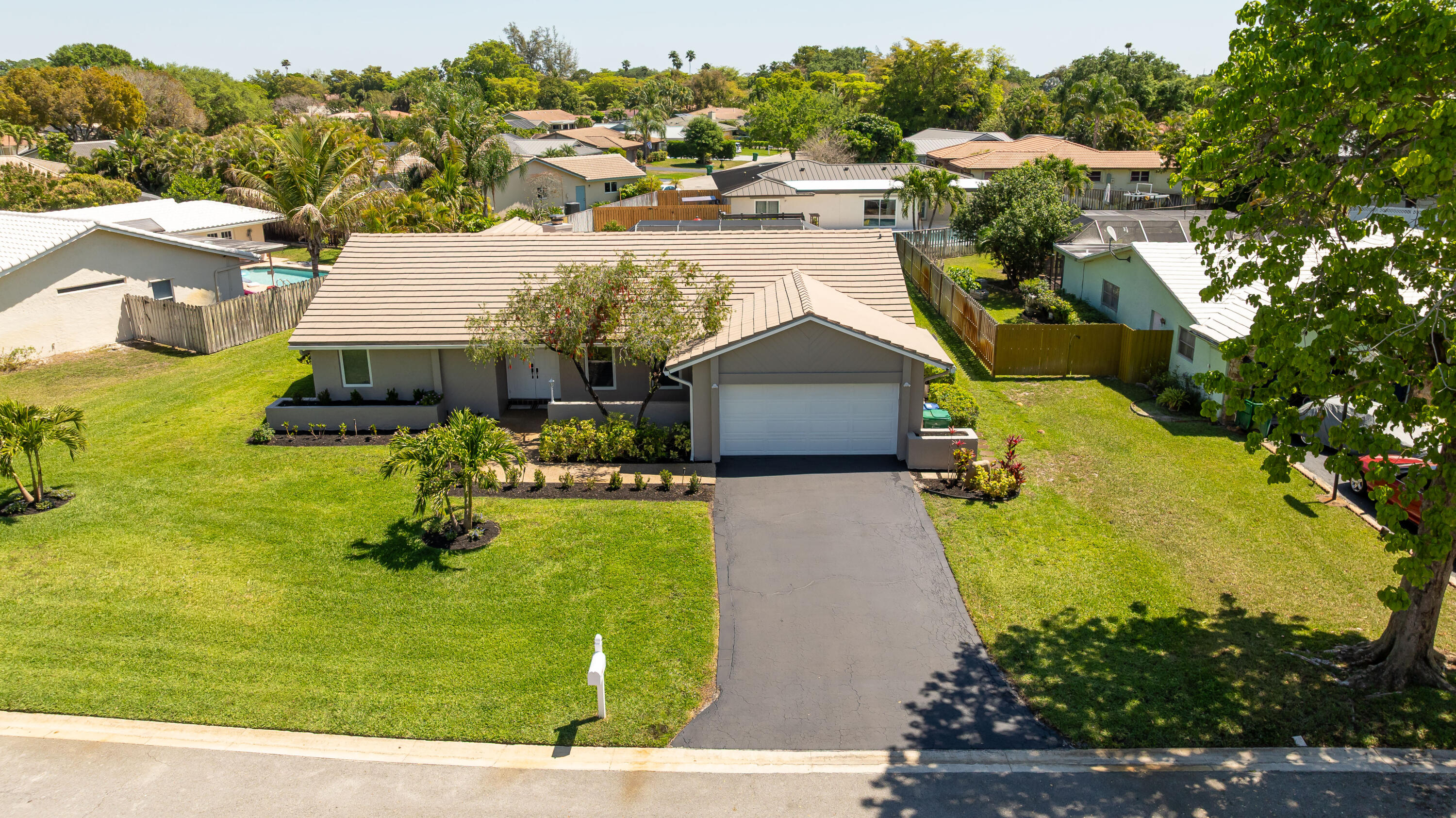 SHADOW WOOD - Residential
