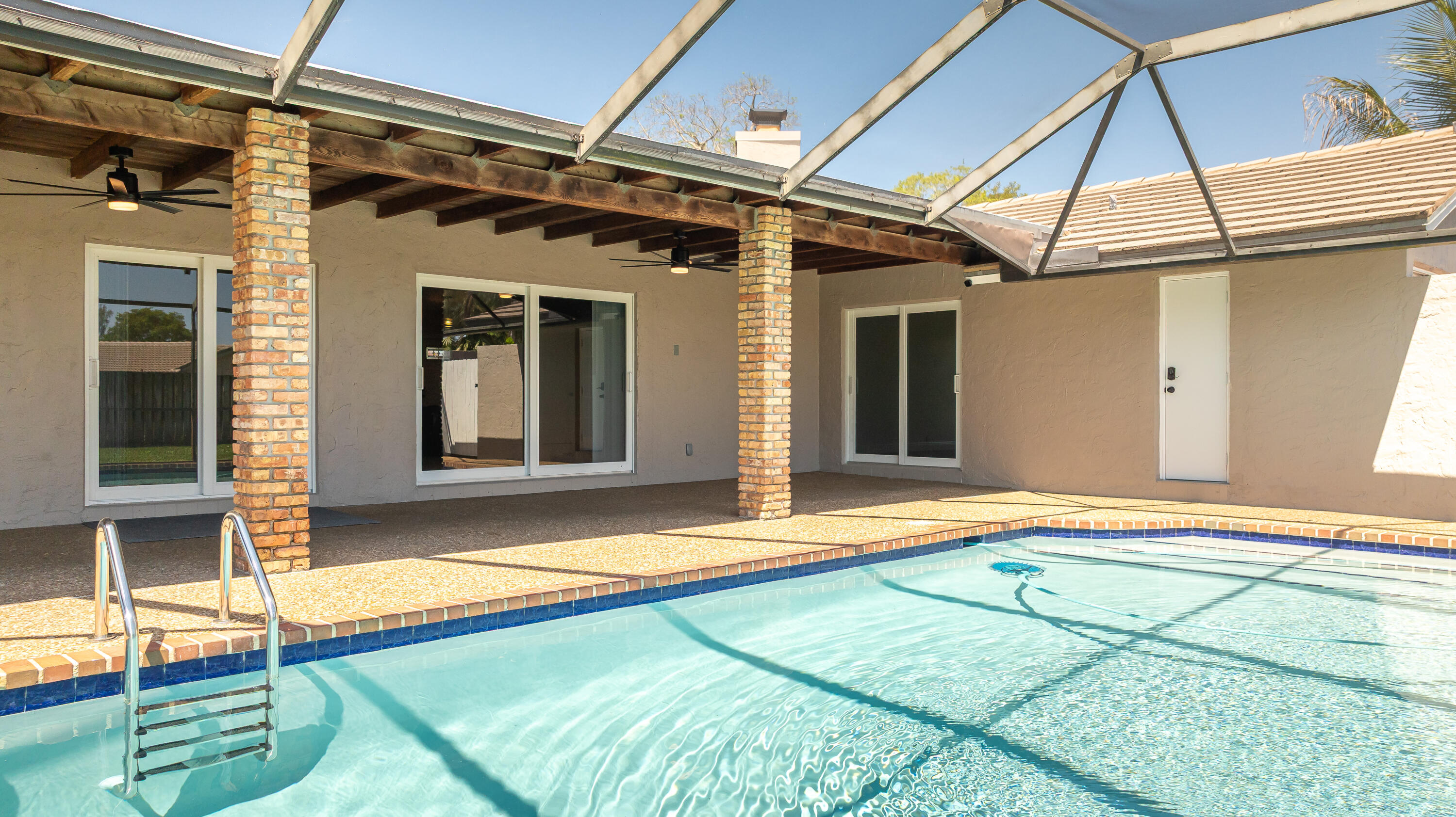 SHADOW WOOD - Residential