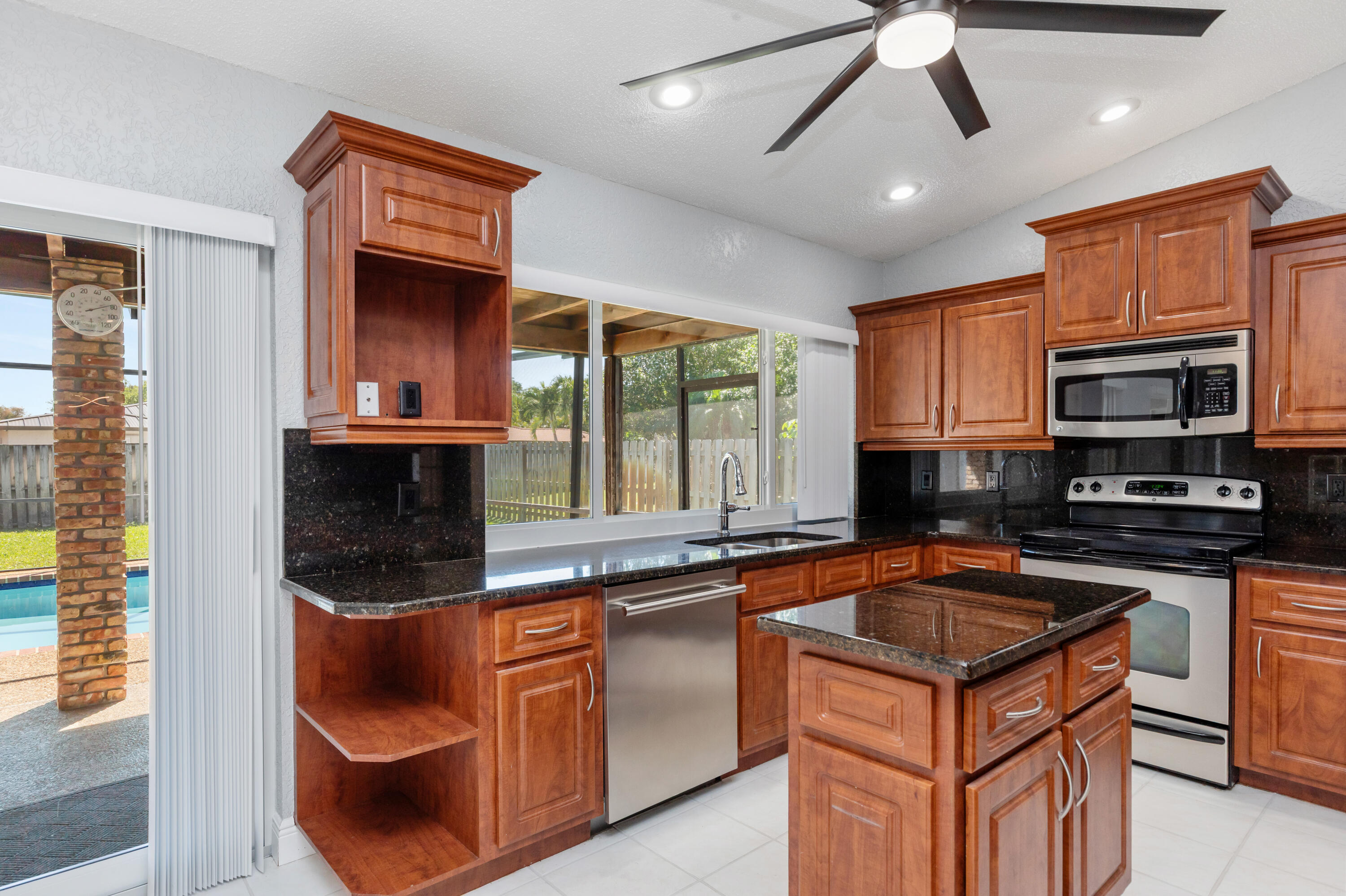 SHADOW WOOD - Residential