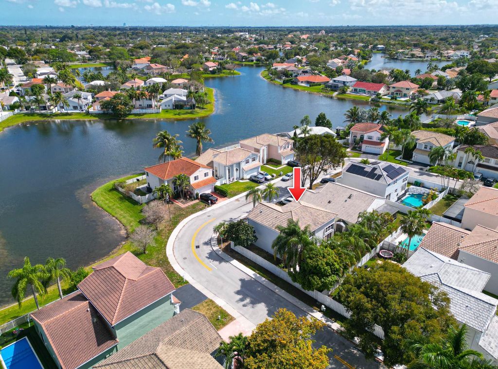 Photo of 601 Lakeshore Terrace, Davie, FL 33325 (MLS # F10555750)