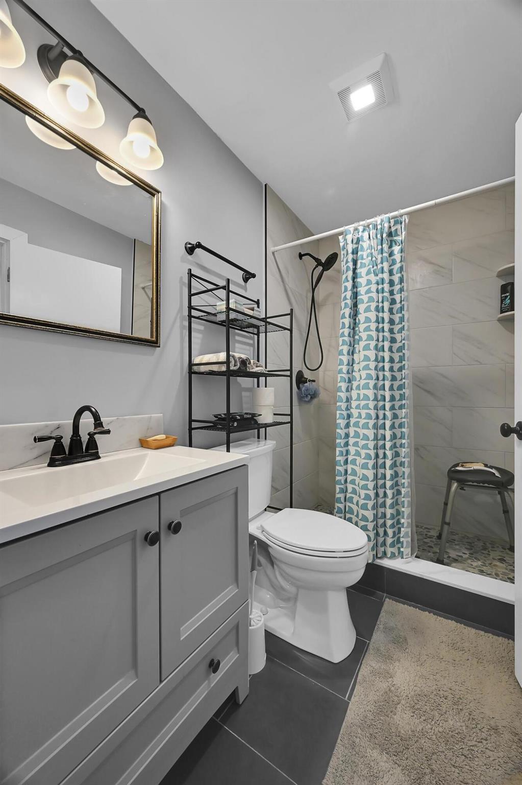 GOLDEN LAKES VILLAGE COND - Residential Lease