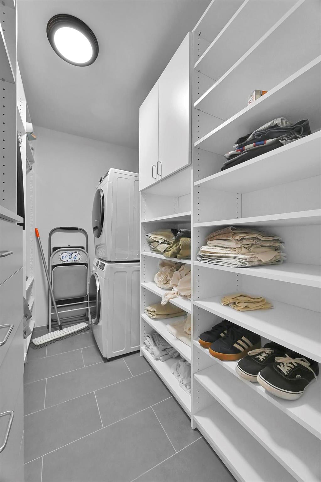 GOLDEN LAKES VILLAGE COND - Residential Lease