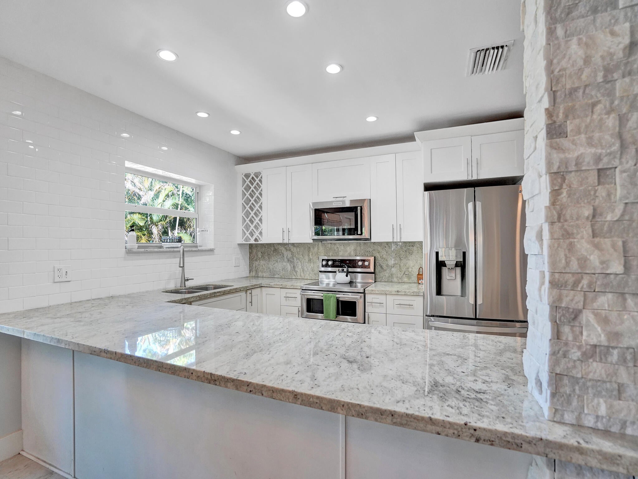 720 SW 11th Court