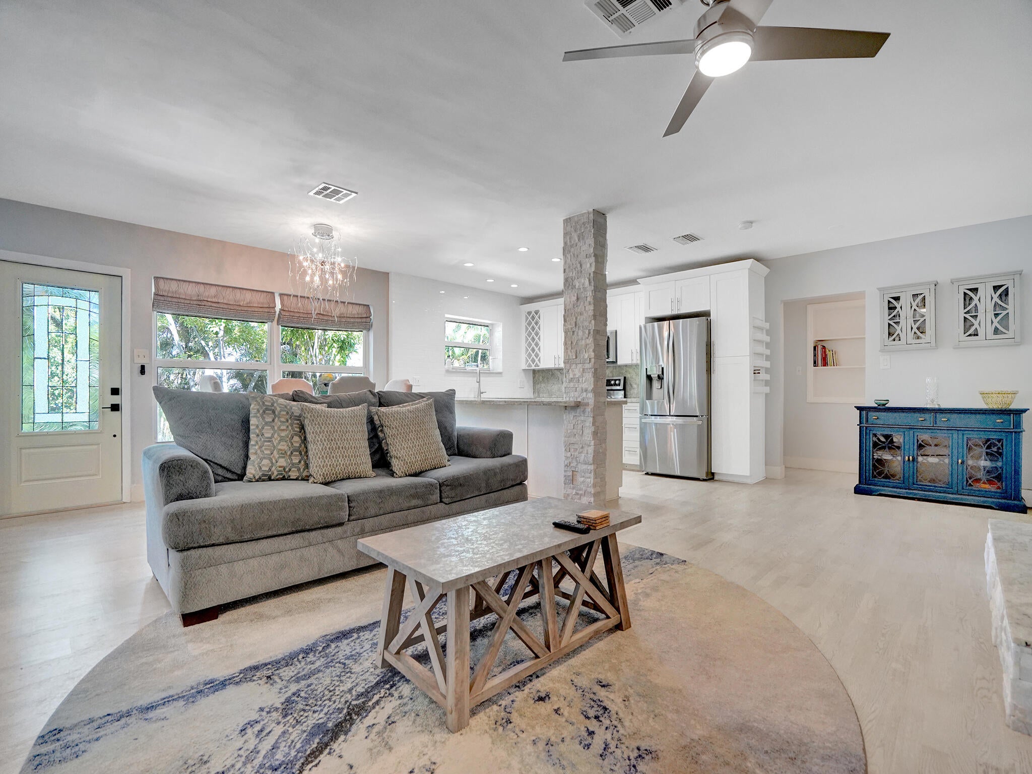 720 SW 11th Court