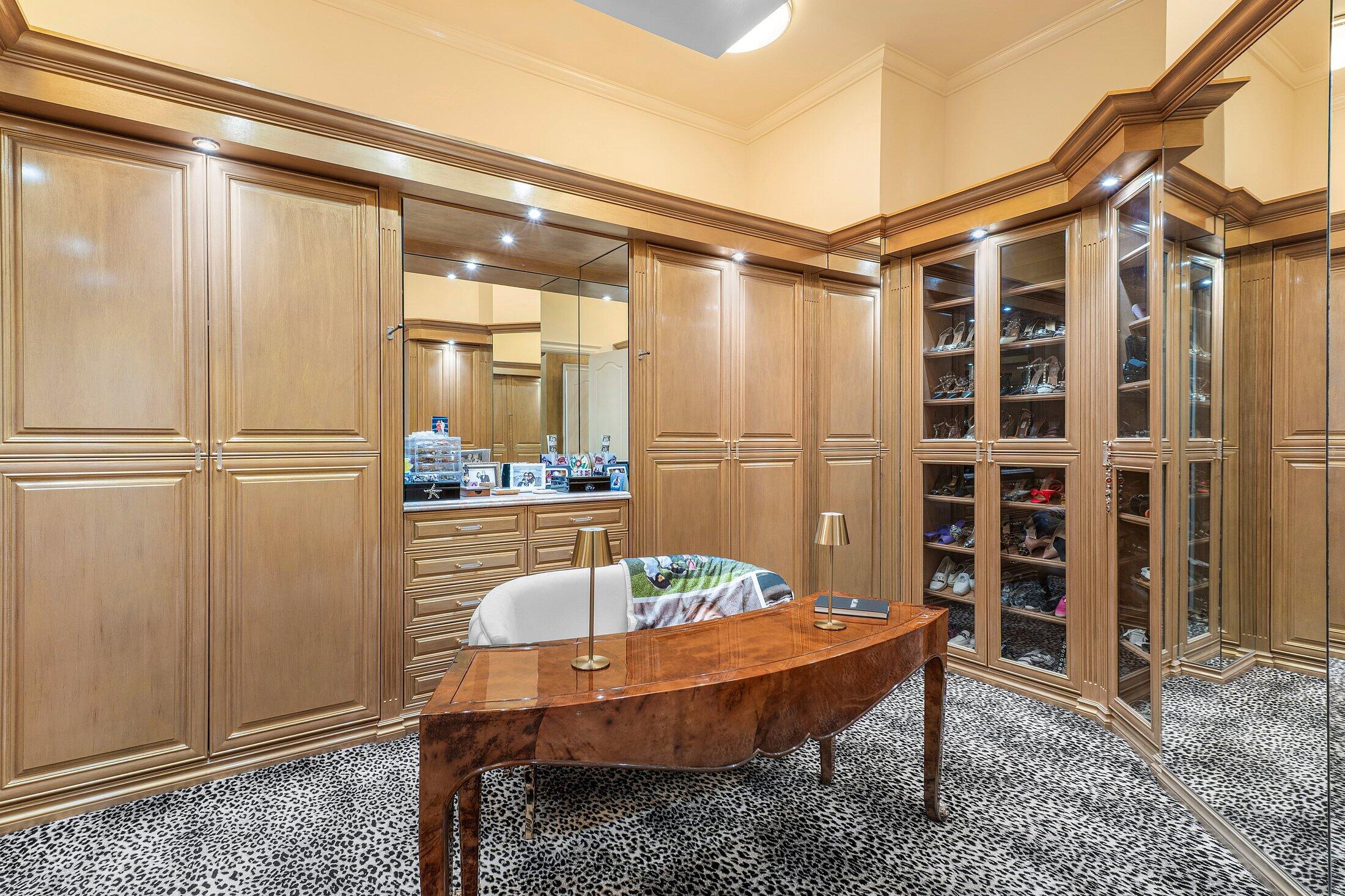 MIZNER LAKE ESTATES - Residential