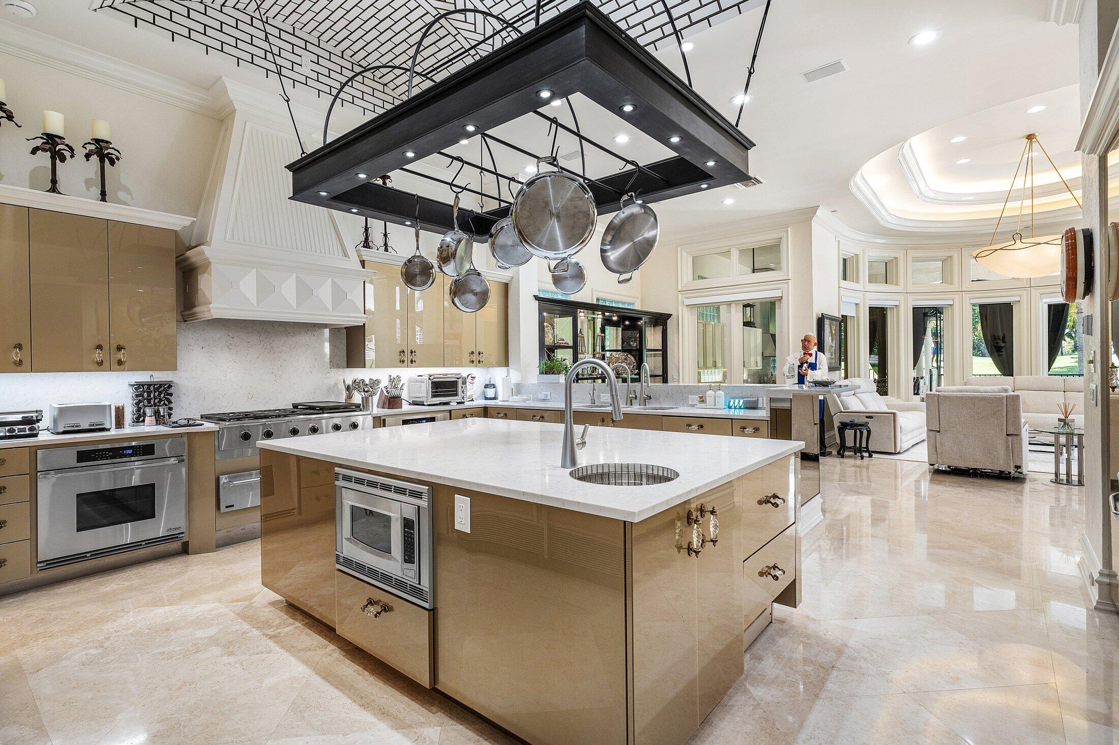 MIZNER LAKE ESTATES - Residential