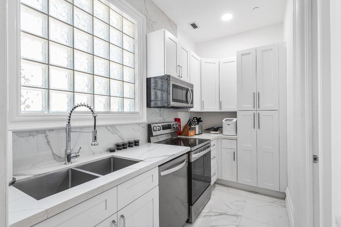 MIZNER LAKE ESTATES - Residential