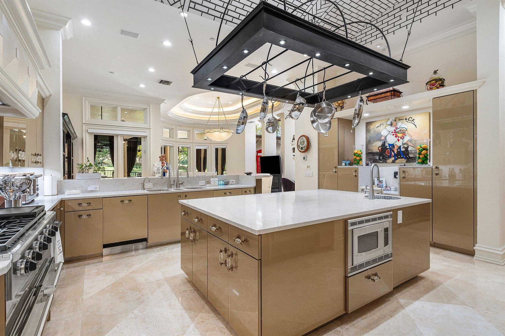 MIZNER LAKE ESTATES - Residential