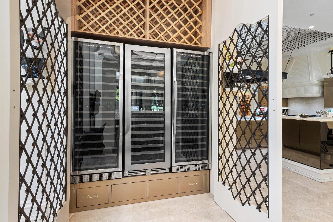 MIZNER LAKE ESTATES - Residential