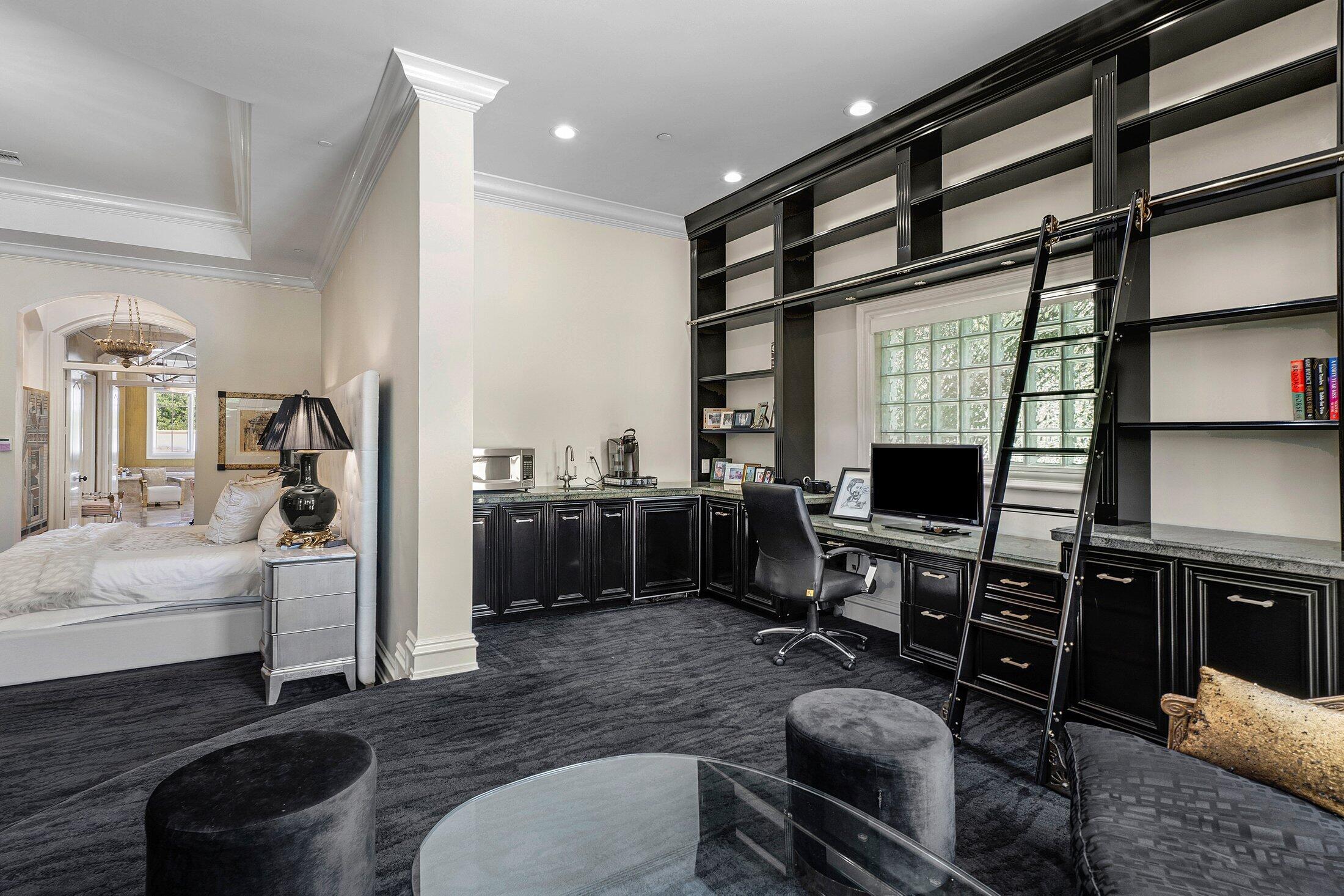 MIZNER LAKE ESTATES - Residential