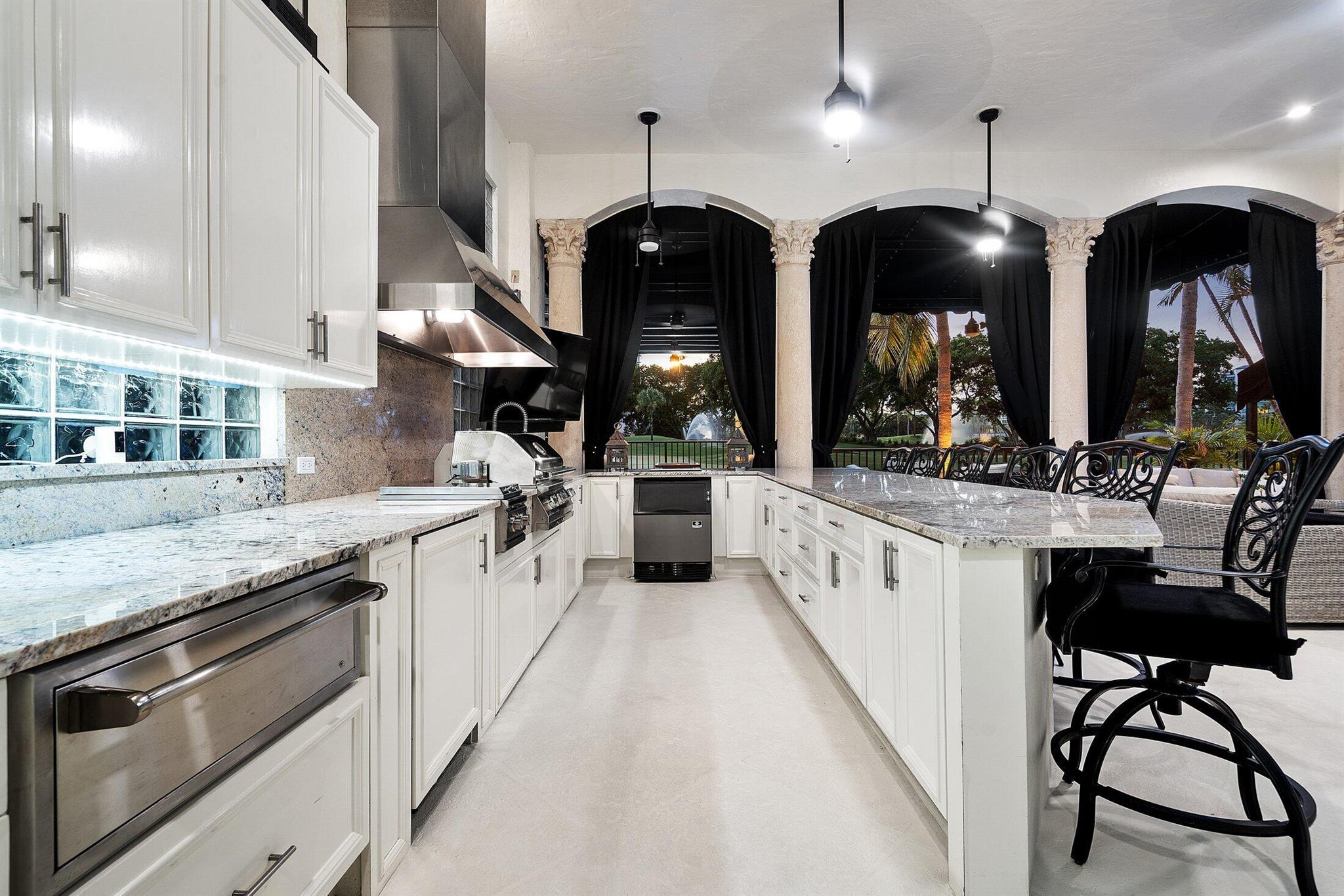 MIZNER LAKE ESTATES - Residential