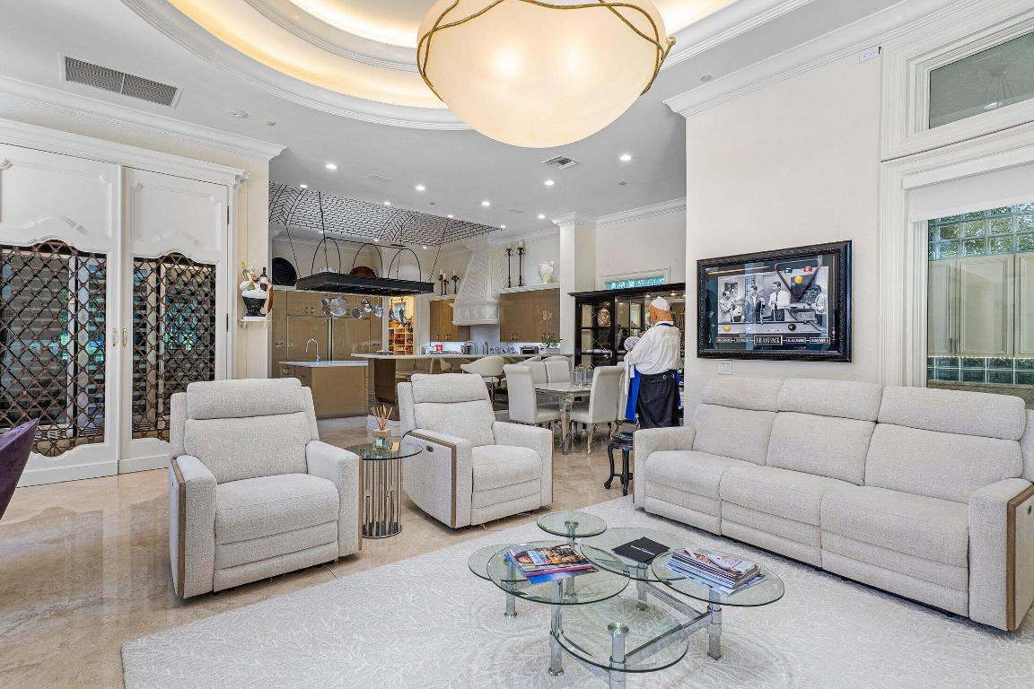 MIZNER LAKE ESTATES - Residential