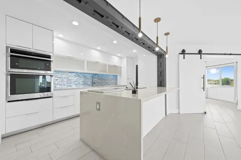 877 NE 195th St Unit 422, Miami, FL MLS: F10498689