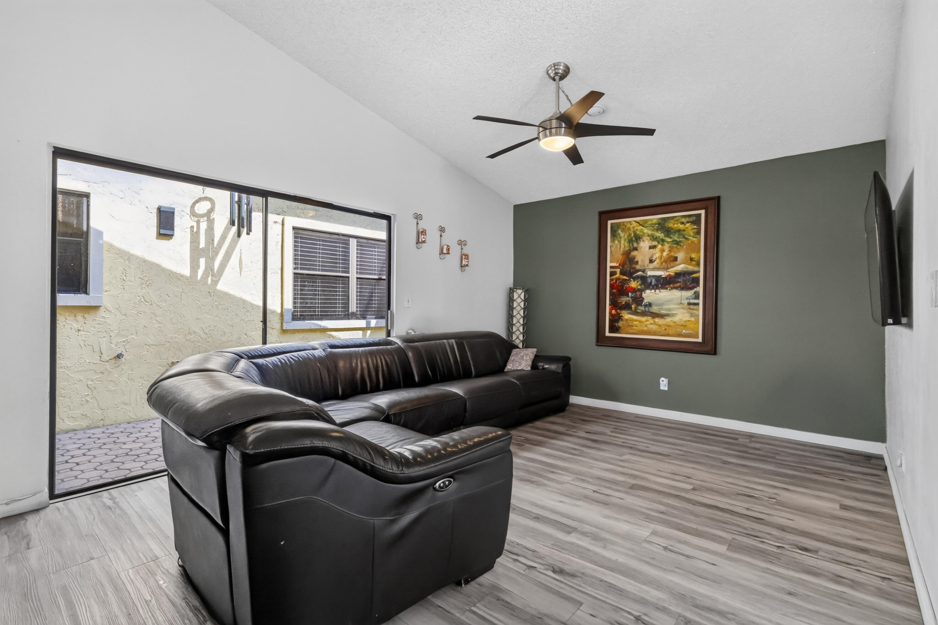 1055 NW 18th Avenue